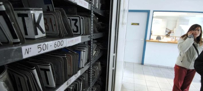  ΙΧ σε ακινησία -Πότε οι ιδιοκτήτες χάνουν τις πινακίδες κυκλοφορίας